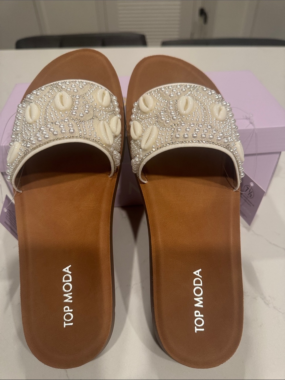 Brand New TOP Moda Cream Beaded Shell Slide Sandals